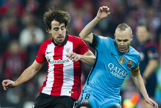 BILBAO, SPAIN - JANUARY 20:Andres Iniesta of FC Barcelola duels for the ball with Benat Etxebarria of Athletic Club during the Copa del Rey Quarter Final First Leg match between Athletic Club and FC Barcelola at San Mames Stadium on January 20, 2016 in Bilbao, Spain.  (Photo by Juan Manuel Serrano Arce/Getty Images)