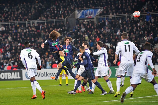 PARIS, FRANCE - JANUARY 19:  David Luiz of Paris Saint-Germain scores during the French Cup game between Paris Saint-Germain and Toulouse FC at Parc des Princes on January 19, 2016 in Paris, France.  (Photo by Aurelien Meunier/Getty Images)