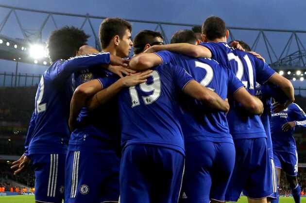 LONDON, ENGLAND - JANUARY 24:  Chelsea celebrate after Diego Costa of Chelsea scores to make it 0-1 during the Barclays Premier League match between Arsenal and Chelsea at the Emirates Stadium on January 24, 2016 in London, England.  (Photo by Catherine Ivill - AMA/Getty Images)