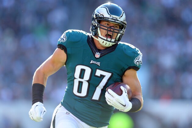 Philadelphia Eagles tight end Brent Celek #87 runs with the ball against the Miami Dolphins during an NFL game at Lincoln Financial Field in Philadelphia on Sunday, Nov. 15, 2015. (AP Photo/Brad Penner)