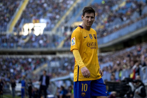 MALAGA, SPAIN - JANUARY 23:  Lionel Messi of FC Barcelona looks on during the La Liga match between Malaga CF and FC Barcelona at La Rosaleda Stadium on January 23, 2016 in Malaga, Spain.  (Photo by Gonzalo Arroyo Moreno/Getty Images)