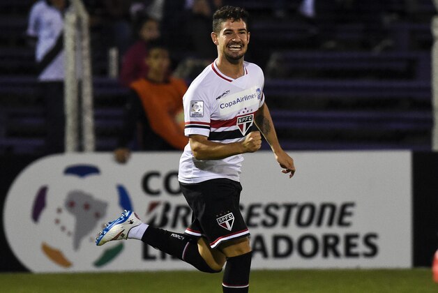 Alexandre Pato of Brazil's Sao Paulo FC celebrates after scoring against Uruguay's Danubio during a Copa Libertadores soccer game in Montevideo, Uruguay, Wednesday, April 15, 2015. (AP Photo/Matilde Campodonico)