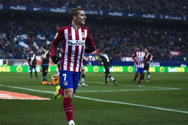 MADRID, SPAIN - JANUARY 14:  Antoine Griezmann of Atletico de Madrid celebrates scoring their second goal during the Copa del Rey Round of 16 second leg match between Club Atletico Madrid and Rayo Vallecano de Madrid at Vicente Claderon stadium on January 14, 2016 in Madrid, Spain.  (Photo by Gonzalo Arroyo Moreno/Getty Images)