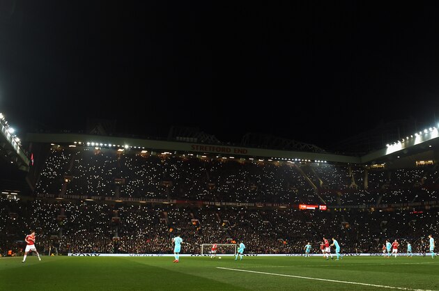 MANCHESTER, ENGLAND - NOVEMBER 25:  Fans remember George Best by shining lights during the UEFA Champions League Group B match between Manchester United FC and PSV Eindhoven at Old Trafford on November 25, 2015 in Manchester, United Kingdom.  (Photo by Michael Regan/Getty Images)