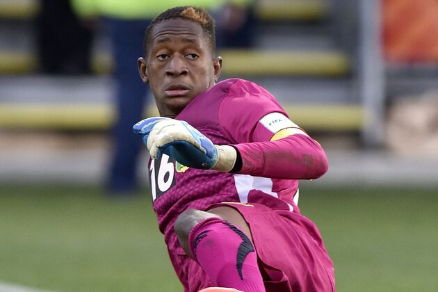 Mali's goalkeeper Djigui Diarra misses a save during the FIFA Under-20 World Cup football quarter-final match between Germany and Mali in Christchurch on June 14, 2015.       AFP PHOTO / MARTY MELVILLE        (Photo credit should read Marty Melville/AFP/Getty Images)