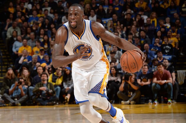 OAKLAND, CA - JANUARY 22:  Draymond Green #23 of the Golden State Warriors dribbles the ball against the Indiana Pacers on January 22, 2016 at Oracle Arena in Oakland, California. NOTE TO USER: User expressly acknowledges and agrees that, by downloading and or using this photograph, user is consenting to the terms and conditions of Getty Images License Agreement. Mandatory Copyright Notice: Copyright 2016 NBAE (Photo by Noah Graham/NBAE via Getty Images)