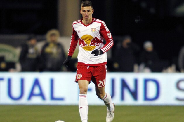 New York Red Bulls defender Matt Miazga carries the ball against the Columbus Crew during the first leg of the MLS soccer Eastern Conference championship in Columbus, Ohio, Sunday, Nov. 22, 2015. The Crew won 2-0. (AP Photo/Paul Vernon)