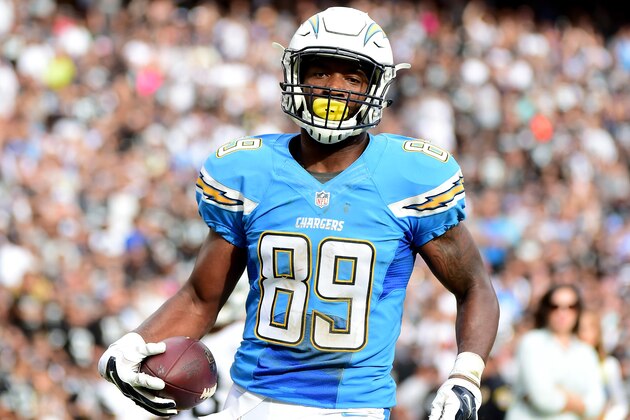 SAN DIEGO, CA - OCTOBER 25:  Ladarius Green #89 of the San Diego Chargers scores a touchdown to trail 37-13 during the fourth quarter against the Oakland Raiders at Qualcomm Stadium on October 25, 2015 in San Diego, California.  (Photo by Harry How/Getty Images)