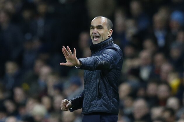Everton's manager Roberto Martinez shouts during the English League Cup semifinal second leg soccer match between Manchester City and Everton at the City of Manchester Stadium in Manchester, England, Wednesday, Jan. 27, 2016. (AP Photo/Jon Super)