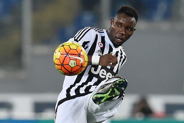 ROME, ITALY - DECEMBER 04:  Kwadwo Asamoah of Juventus FC in action during the Serie A match between SS Lazio and Juventus FC at Stadio Olimpico on December 4, 2015 in Rome, Italy.  (Photo by Giuseppe Bellini/Getty Images)