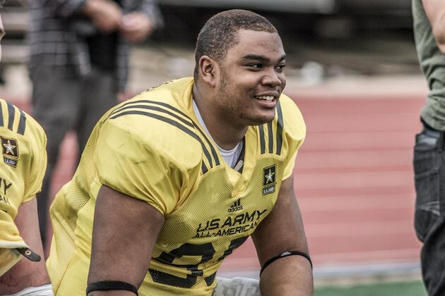Jordan Elliott, a 4-star defensive tackle from Houston, reportedly decommitted from Michigan on Wednesday. With less than a week until national signing day, a few schools are hoping to take advantage and land a quality defensive tackle in the 2016 class.