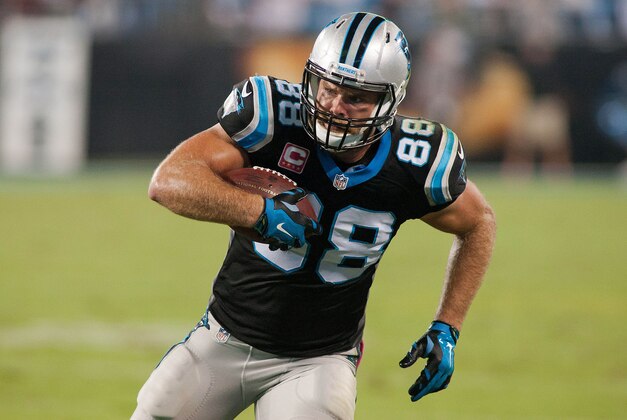 Oct 25, 2015; Charlotte, NC, USA; Carolina Panthers tight end Greg Olsen (88) runs after making a catch during the third quarter against the Philadelphia Eagles at Bank of America Stadium. Carolina defeated Philadelphia 27-16. Mandatory Credit: Jeremy Brevard-USA TODAY Sports Oct 25, 2015; Charlotte, NC, USA; Carolina Panthers tight end Greg Olsen (88) runs after making a catch during the third quarter against the Philadelphia Eagles at Bank of America Stadium. Carolina defeated Philadelphia 27-16. Mandatory Credit: Jeremy Brevard-USA TODAY Sports