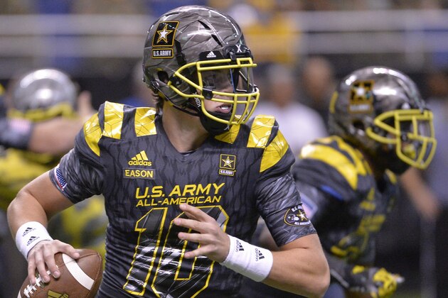 East quarterback Jacob Eason looks to pass during the first half of the Army All American Bowl high school football game against the West, Saturday, Jan. 9, 2016, in San Antonio. (AP Photo/Darren Abate)