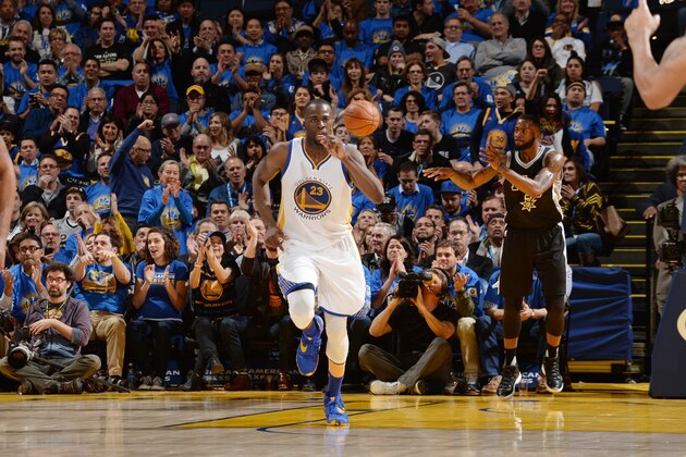 OAKLAND, CA - JANUARY 25:  Draymond Green #23 of the Golden State Warriors handles the ball against the San Antonio Spurs on January 25, 2016 at ORACLE Arena in Oakland, California. NOTE TO USER: User expressly acknowledges and agrees that, by downloading and or using this photograph, user is consenting to the terms and conditions of Getty Images License Agreement. Mandatory Copyright Notice: Copyright 2016 NBAE (Photo by Noah Graham/NBAE via Getty Images)