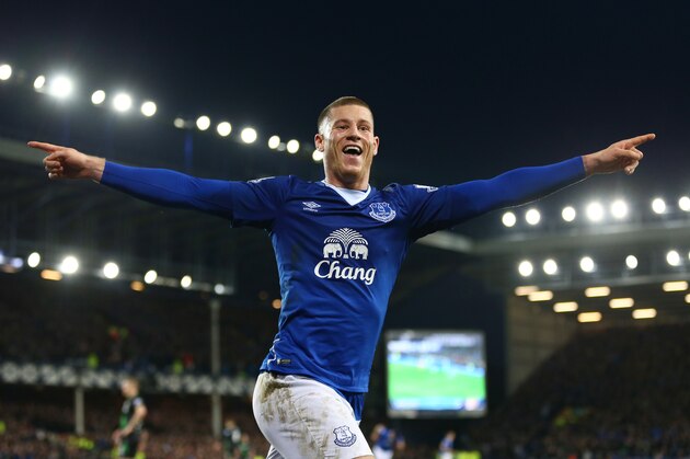 LIVERPOOL, ENGLAND - DECEMBER 28:  Ross Barkley of Everton celebrates assisting his team's third goal by Gerard Deulofeu (not pictured) during the Barclays Premier League match between Everton and Stoke City at Goodison Park on December 28, 2015 in Liverpool, England.  (Photo by Clive Brunskill/Getty Images)