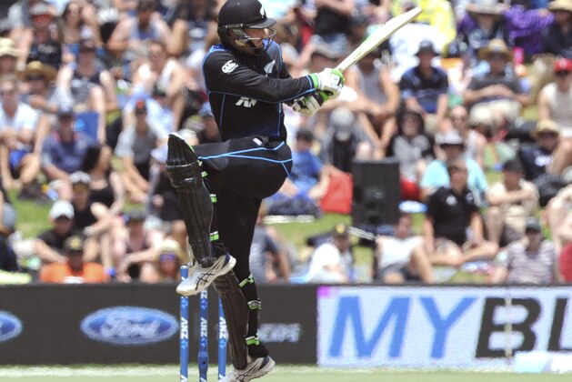 New Zealand’s Martin Guptill hooks to the boundary against Sri Lanka in the fifth One Day International Cricket match at Blake Park, Mount Maunganui, Tauranga,  New Zealand, Tuesday, Jan. 5, 2016. (Ross Setford/SNPA via AP) NEW ZEALAND OUT
