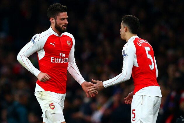 LONDON, ENGLAND - JANUARY 24:  Arsene Wenger, Manager of Arsenal looks on as Olivier Giroud of Arsenal is substituted for Gabriel Paulista during the Barclays Premier League match between Arsenal and Chelsea at Emirates Stadium on January 24, 2016 in London, England.  (Photo by Clive Mason/Getty Images)