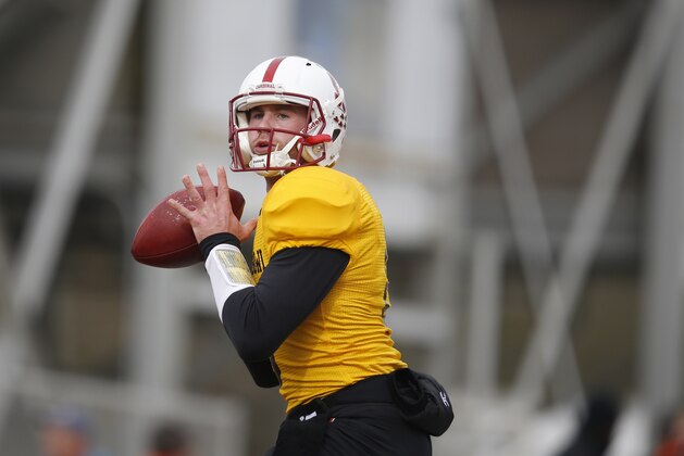 North Dakota State quarterback Carson Wentz (11), runs through drills during NCAA college football practice for the Senior Bowl, Thursday, Jan. 28, 2016, at Ladd–Peebles Stadium, in Mobile, Ala. (AP Photo/Brynn Anderson)