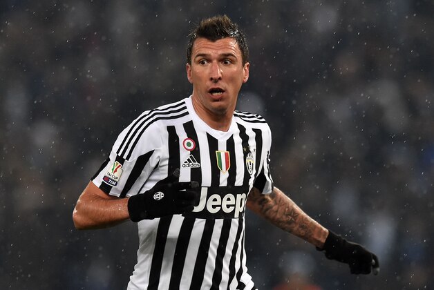 ROME, ITALY - JANUARY 20:  Mario Mandzukic of Juventus FC in action during the TIM Cup between SS Lazio and Juventus FC at Stadio Olimpico on January 20, 2016 in Rome, Italy.  (Photo by Giuseppe Bellini/Getty Images)