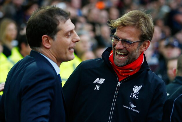 LONDON, ENGLAND - JANUARY 02: Jurgen Klopp (R), manager of Liverpool and Slaven Bilic (L) manager of West Ham United greet prior to the Barclays Premier League match between West Ham United and Liverpool at Boleyn Ground on January 2, 2016 in London, England.  (Photo by Christopher Lee/Getty Images)
