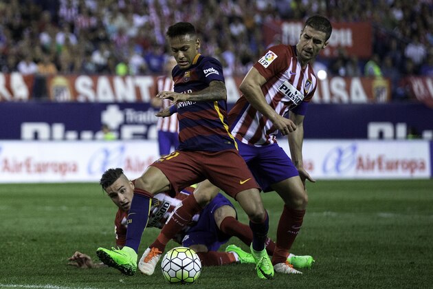 MADRID, SPAIN - SEPTEMBER 12: Neymar JR. of FC Barcelona (2ndL) competes for the ball with Gabi Fernandez (R) of Atletico de Madrid and his teammate Jose Maria Gimenez (L) during the La Liga match between Club Atletico de Madrid and FC Barcelona at Vicente Calderon Stadium on September 12, 2015 in Madrid, Spain.  (Photo by Gonzalo Arroyo Moreno/Getty Images)
