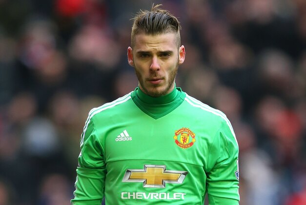 LIVERPOOL, ENGLAND - JANUARY 17:  David De Gea of Manchester United looks on during the Barclays Premier League match between Liverpool and Manchester United at Anfield on January 17, 2016 in Liverpool, England.  (Photo by Alex Livesey/Getty Images)