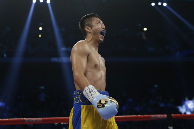 Olympic boxing gold medalist Zou Shiming of China, shouts after a round during their flyweight boxing match against Kwanpichit Onesongchaigym of Thailand at the Venetian Macao in Macau, Sunday, Nov. 23, 2014. (AP Photo/Kin Cheung) Olympic boxing gold medalist Zou Shiming of China, shouts after a round during their flyweight boxing match against Kwanpichit Onesongchaigym of Thailand at the Venetian Macao in Macau, Sunday, Nov. 23, 2014. (AP Photo/Kin Cheung)