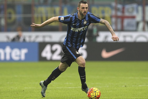 MILAN, ITALY - JANUARY 10:  Marcelo Brozovic of FC Internazionale Milano in action during the Serie A match between FC Internazionale Milano and US Sassuolo Calcio at Stadio Giuseppe Meazza on January 10, 2016 in Milan, Italy.  (Photo by Marco Luzzani/Getty Images)