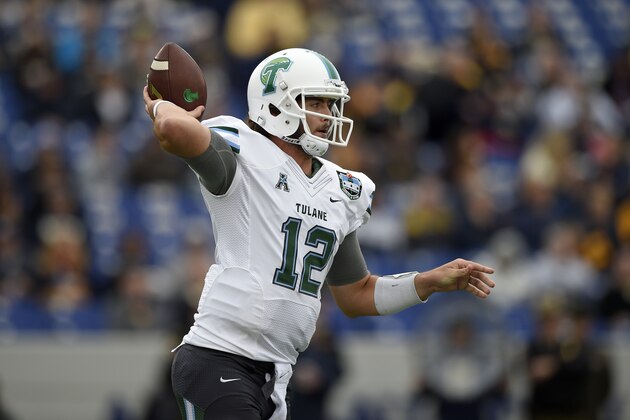 Tulane quarterback Tanner Lee (12) passes during the second half of an NCAA football game against Navy, Saturday, Oct. 24, 2015, in Annapolis, Md. Navy won 31-14. (AP Photo/Nick Wass)