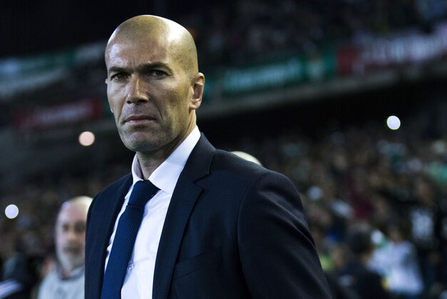SEVILLE, SPAIN - JANUARY 24: Head coach Zinedine Zidane of Real Madrid CF looks on prior to start the La Liga match between Real Betis Balompie and Real Madrid CF at Estadio Benito Villamarin on January 24, 2016 in Seville, Spain.  (Photo by Gonzalo Arroyo Moreno/Getty Images)