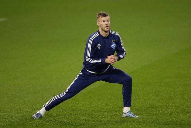 Dynamo Kiev's Andriy Yarmolenko takes part in a training session at Stamford Bridge stadium in London, Tuesday, Nov. 3, 2015. Chelsea face Dynamo Kiev in a Group G Champions League soccer match on Wednesday. (AP Photo/Matt Dunham)