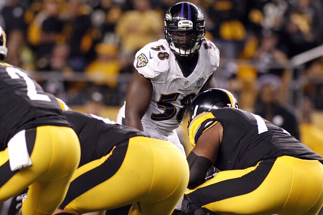 PITTSBURGH, PA - OCTOBER 01:  Baltimore Ravens outside linebacker Elvis Dumervil #58 in action during the game against the Pittsburgh Steelers on October 1, 2015 at Heinz Field in Pittsburgh, Pennsylvania.  (Photo by Justin K. Aller/Getty Images)