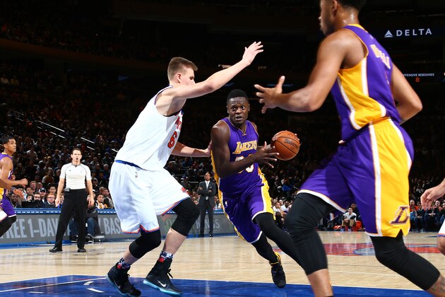 NEW YORK, NY - NOVEMBER 8: Julius Randle #30 of the Los Angeles Lakers drives to the basket against the New York Knicks  during the game on November 8, 2015 at Madison Square Garden in New York, New York. NOTE TO USER: User expressly acknowledges and agrees that, by downloading and or using this Photograph, user is consenting to the terms and conditions of the Getty Images License Agreement. Mandatory Copyright Notice: Copyright 2015 NBAE (Photo by Nathaniel S. Butler/NBAE via Getty Images)