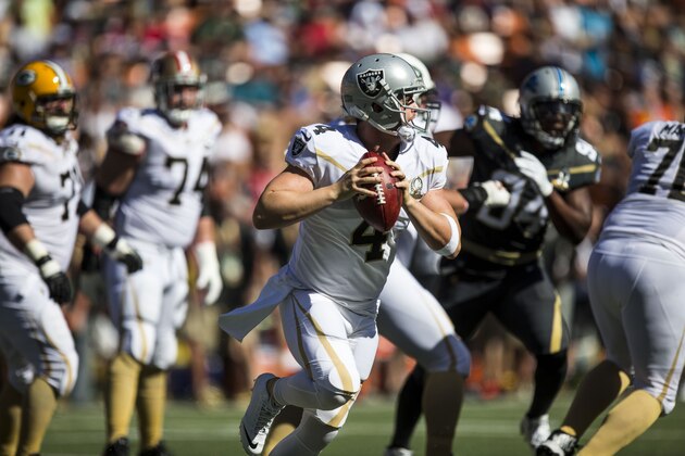HONOLULU, HI -  SUNDAY, JANUARY 31:  Team Rice quarterback Derek Carr #4 of the Oakland Raiders scrambles to pass against Team Irvin during the first half of the 2016 Pro Bowl at Aloha Stadium on January 31, 2016 in Honolulu, Hawaii.  (Photo by Kent Nishimura/Getty Images)