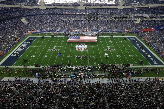 Idina Menzel sings the national anthem before the NFL Super Bowl XLIX football game between the Seattle Seahawks and the New England Patriots Sunday, Feb. 1, 2015, in Glendale, Ariz. (AP Photo/Morry Gash)