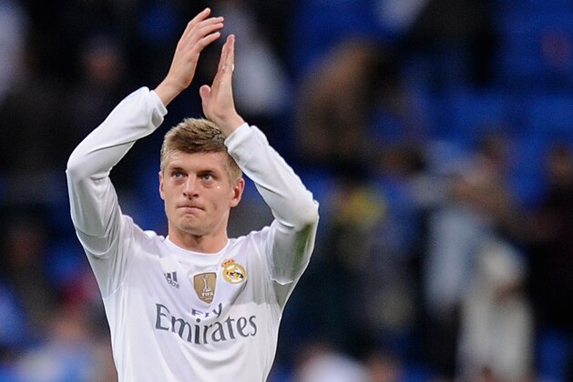 MADRID, SPAIN - DECEMBER 05:  Toni Kroos of Real Madrid applauds after Real beat Getafe 4-1  during the La Liga match between Real Madrid CF and Getafe CF at Estadio Santiago Bernabeu on December 5, 2015 in Madrid, Spain.  (Photo by Denis Doyle/Getty Images)