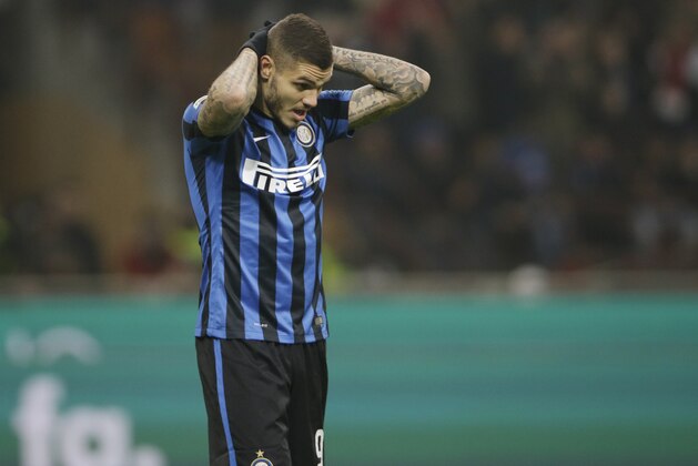 Inter Milan's Mauro Icardi grimaces after missing a penalty kick during a Serie A soccer match between AC Milan and Inter Milan, at the San Siro stadium in Milan, Italy, Sunday, Jan. 31, 2016. (AP Photo/Luca Bruno)
