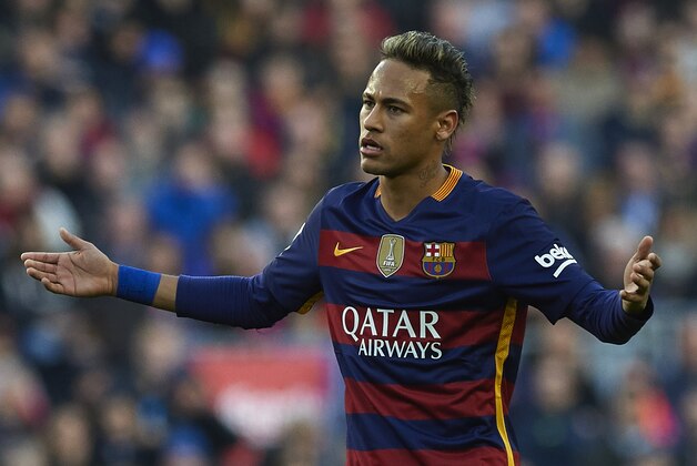 BARCELONA, SPAIN - JANUARY 30:  Neymar JR of Barcelona reacts during the La Liga match between FC Barcelona and Atletico de Madrid at Camp Nou on January 30, 2016 in Barcelona, Spain.  (Photo by Manuel Queimadelos Alonso/Getty Images)