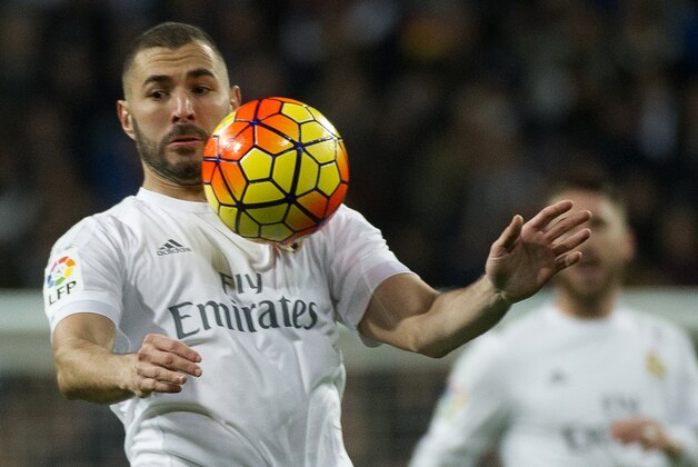 Real Madrid's French forward Karim Benzema controls the ball during the Spanish league football match Real Madrid CF vs RCD Espanyol at the Santiago Bernabeu stadium in Madrid on January 31, 2016.   AFP PHOTO / CURTO DE LA TORRE / AFP / CURTO DE LA TORRE        (Photo credit should read CURTO DE LA TORRE/AFP/Getty Images)
