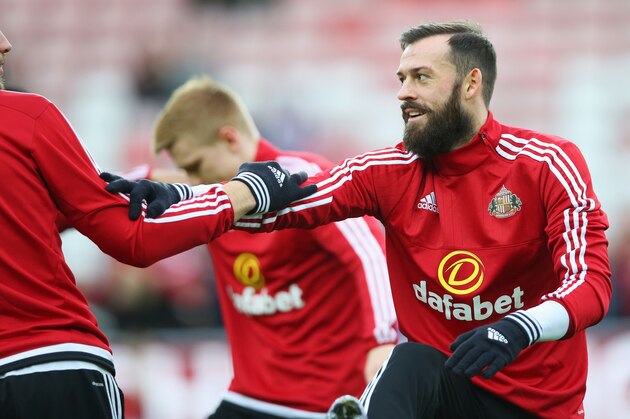 SUNDERLAND, ENGLAND - JANUARY 23:  Steven Fletcher of Sunderland warms up prior to the Barclays Premier League match between Sunderland and A.F.C. Bournemouth at the Stadium of Light on January 23, 2016 in Sunderland, England.  (Photo by Ian MacNicol/Getty Images)