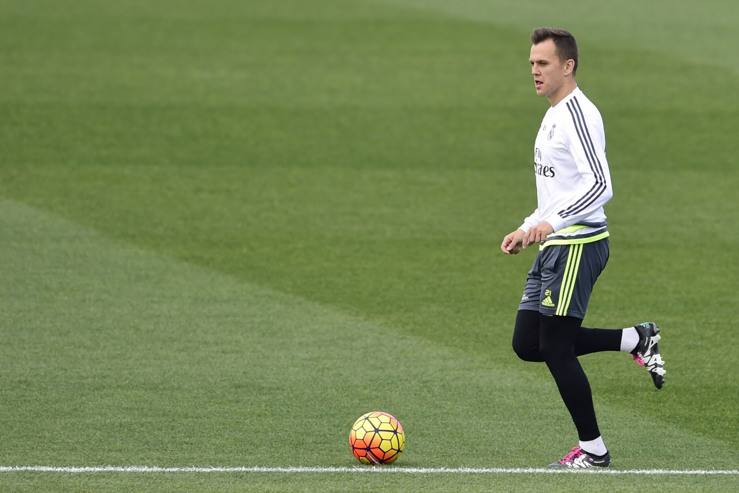 Real Madrid's Russian midfielder Denis Cheryshev takes part in a training session at Valdebebas sport city in Madrid on December 12, 2015.  AFP PHOTO / JAVIER SORIANO / AFP / JAVIER SORIANO        (Photo credit should read JAVIER SORIANO/AFP/Getty Images)