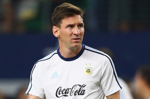 ARLINGTON, TX - SEPTEMBER 08:  Lionel Messi #10 of Argentina during a international friendly against Mexico at AT&T Stadium on September 8, 2015 in Arlington, Texas.  (Photo by Ronald Martinez/Getty Images)