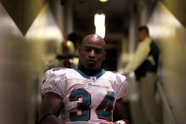 OAKLAND, CA - NOVEMBER 28:  Ricky Williams #34 of the Miami Dolphins walks down the tunnel for their game against the Oakland Raiders at Oakland-Alameda County Coliseum on November 28, 2010 in Oakland, California.  (Photo by Ezra Shaw/Getty Images)