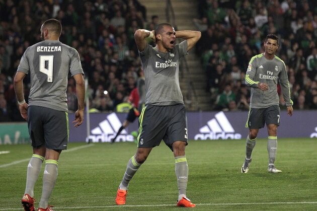 Real Madrid's Pepe, center, reacts between teammates Cristiano Ronaldo, right, and Benzema, during their Spanish La Liga soccer match against Real Betis at the Benito Villamarin stadium in Seville, southern Spain, Sunday, Jan. 24, 2016. (AP Photo/Angel Fernandez)