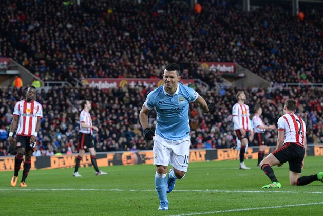 Manchester City's Argentinian striker Sergio Aguero (C) grimaces as he attempts to celebrate after hurting himself scoring the opening goal of the English Premier League football match between Sunderland and Manchester City at the Stadium of Light in Sunderland, north east England on February 2, 2016.  / AFP / OLI SCARFF / RESTRICTED TO EDITORIAL USE. No use with unauthorized audio, video, data, fixture lists, club/league logos or 'live' services. Online in-match use limited to 75 images, no video emulation. No use in betting, games or single club/league/player publications.  /         (Photo credit should read OLI SCARFF/AFP/Getty Images)