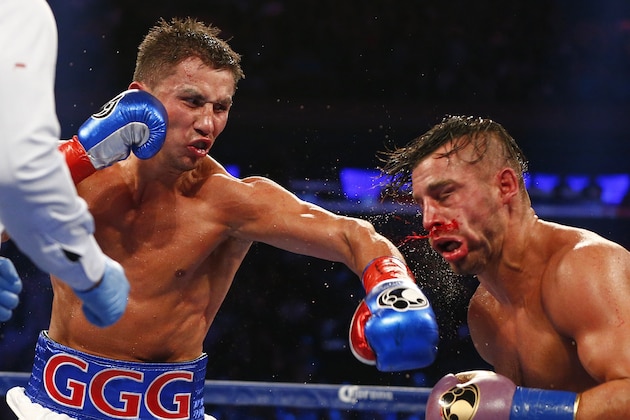 El kazajo Gennady Golovkin propina un zurdazo al canadiense David Lemieux en el octavo asalto de su compate por el cetro de los medianos, el sábado 17 de octubre de 2015, en Nueva York (AP Foto/Rich Schultz)