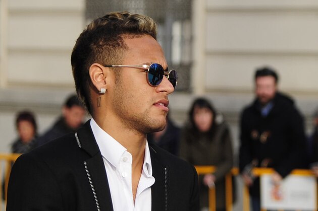 Barcelona's Brazilian forward Neymar (L) arrives to Spain's national court in Madrid on February 2, 2016. Barcelona star Neymar is called to give evidence this week a murky case over the deal which brought the Brazilian to the Catalan giants from Santos in 2013. / AFP / CURTO DE LA TORRE        (Photo credit should read CURTO DE LA TORRE/AFP/Getty Images)