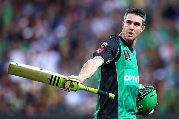 MELBOURNE, AUSTRALIA - JANUARY 24:  Kevin Pietersen of the Stars walks off after being dismissed by Chris Green of the Thunder during the Big Bash League final match between Melbourne Stars and the Sydney Thunder at Melbourne Cricket Ground on January 24, 2016 in Melbourne, Australia.  (Photo by Robert Prezioso/Getty Images)