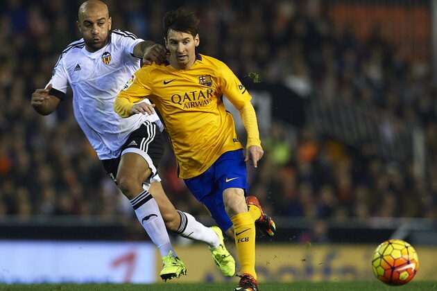 VALENCIA, SPAIN - DECEMBER 05:  Aymen Abdennour ( L) of Valencia battle for the ball with Lionel Messi of Barcelona during the La Liga match between Valencia CF and FC Barcelona at Estadi de Mestalla on December 05, 2015 in Valencia, Spain.  (Photo by Manuel Queimadelos Alonso/Getty Images)