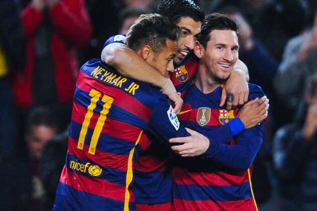 BARCELONA, SPAIN - FEBRUARY 03:  Luis Suarez (C) of FC Barcelona celebrates with his teammates Neymar (L) and Lionel Messi of FC Barcelona after scoring the opening goal during the Copa del Rey Semi Final first leg match between FC Barcelona and Valencia at Nou Camp on February 3, 2016 in Barcelona, Spain.  (Photo by David Ramos/Getty Images)